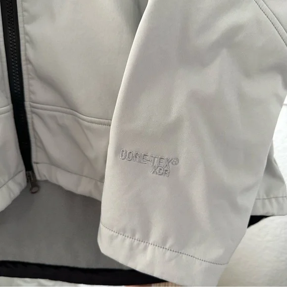 The North Face Summit Series Gore Tex Outview Jacket - Picture 3 of 15